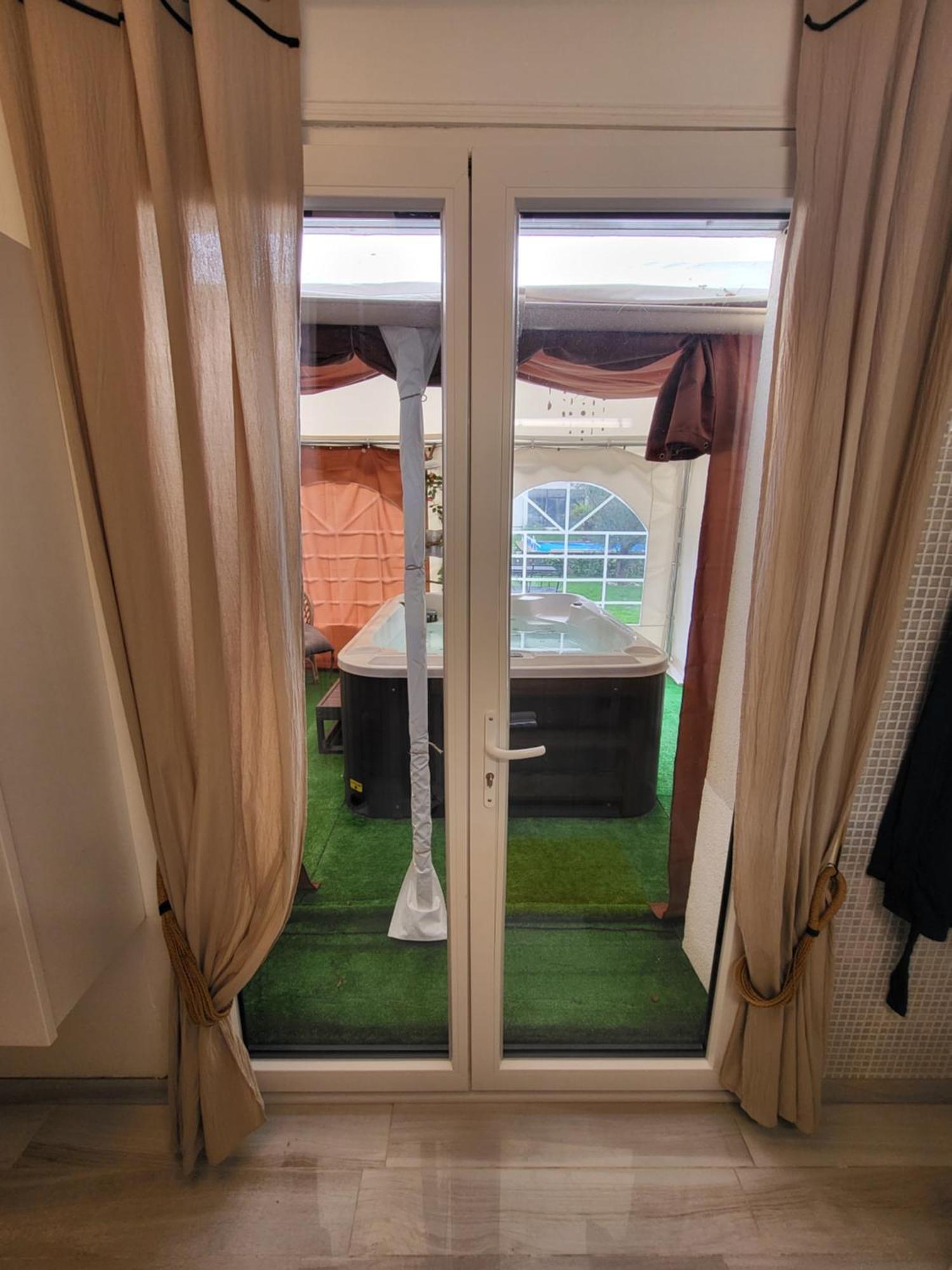 Choisy Le Jacuzzi B&B 외부 사진
